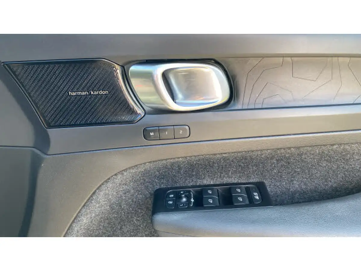 2022-volvo-c40-e-twin-recharge-pro-big-14