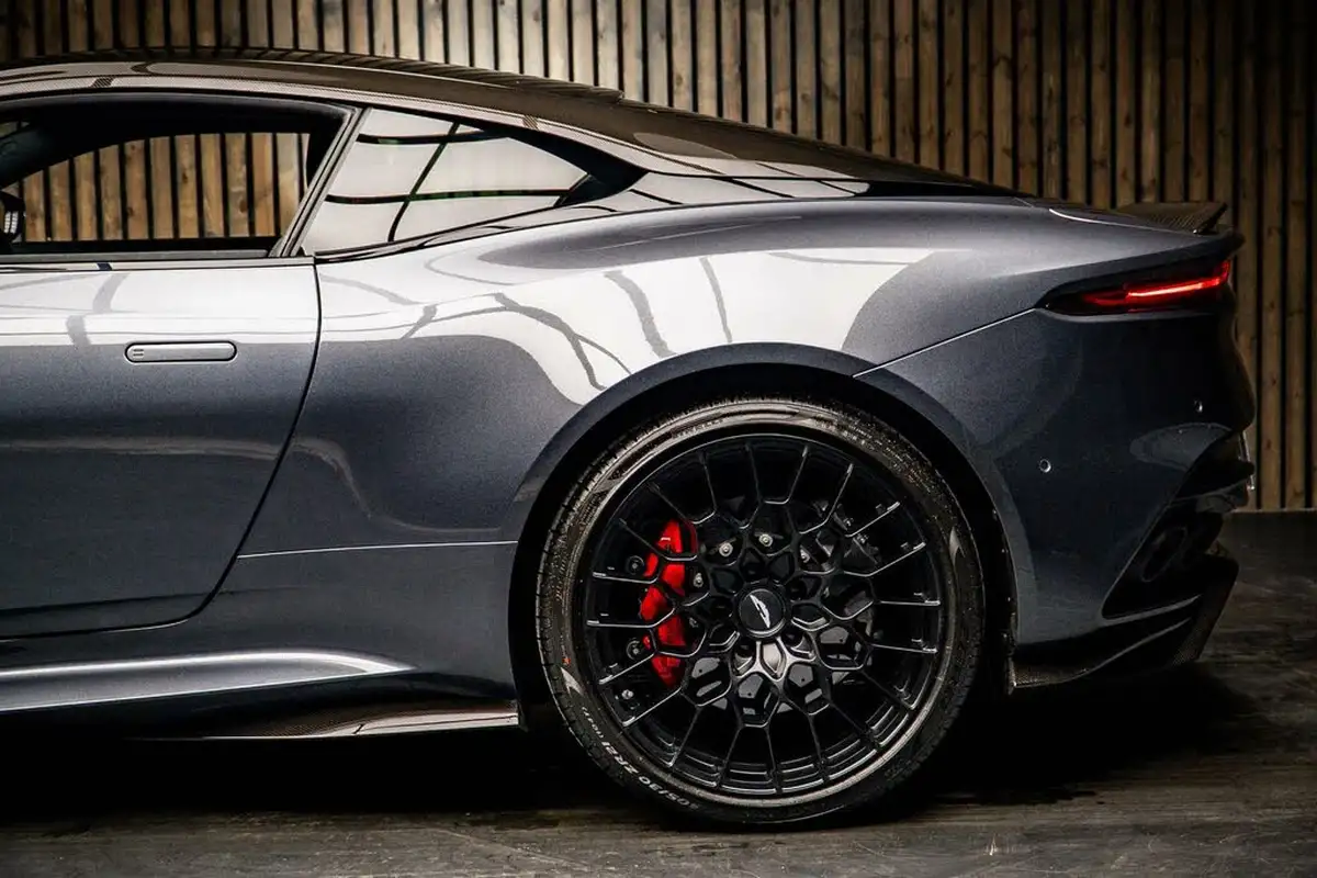 2023-aston-martin-dbs-52-v12-big-17