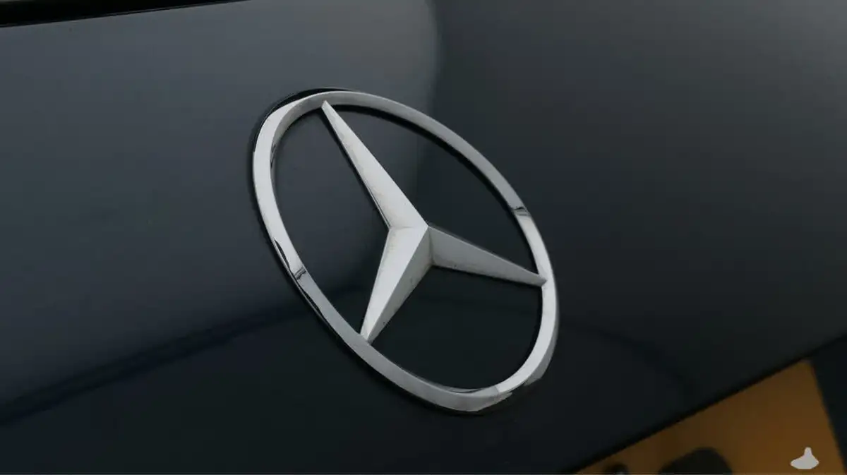 2021-mercedes-benz-a-class-13-a250e-amg-line-hatchback-5d-big-21