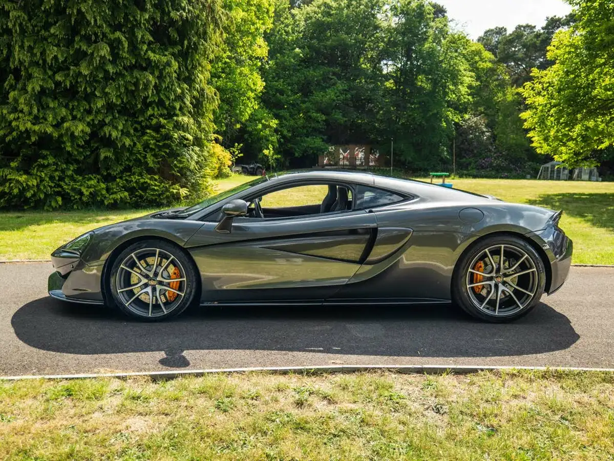 2017-mclaren-570gt-38-big-44