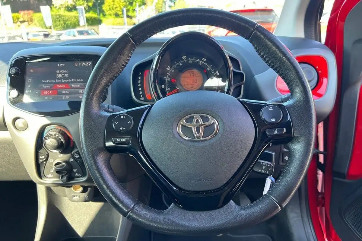 2021-toyota-aygo-10-vvt-i-x-play-tss-big-18