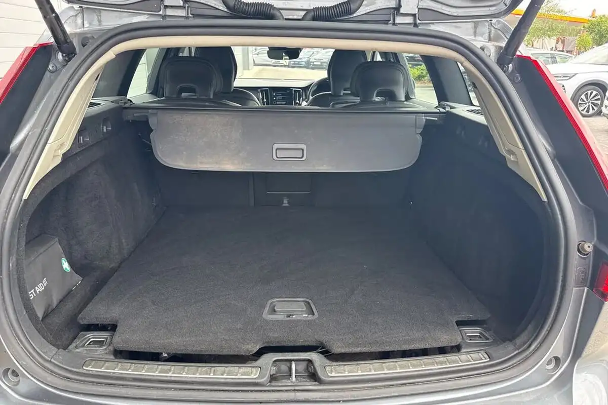 2019-volvo-v60-20td-d4-cross-country-big-6