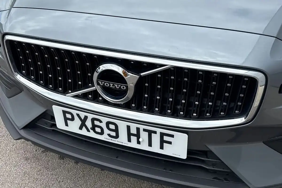 2019-volvo-v60-20td-d4-cross-country-big-30