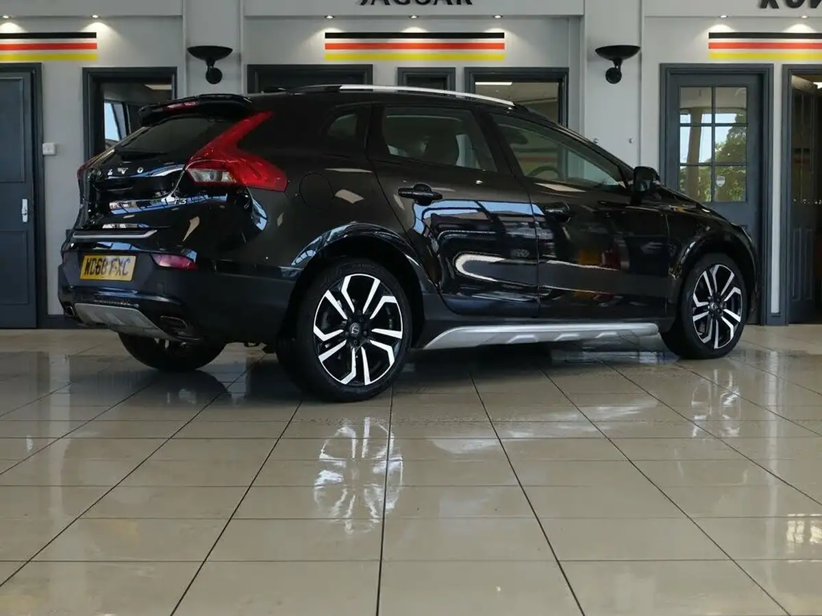 2018-volvo-v40-15-t3-cross-country-pro-big-5