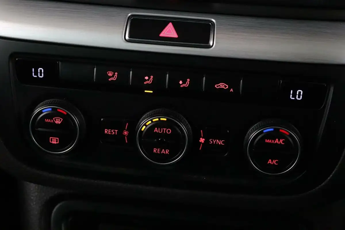 2019-volkswagen-sharan-14-tsi-se-dsg-big-22