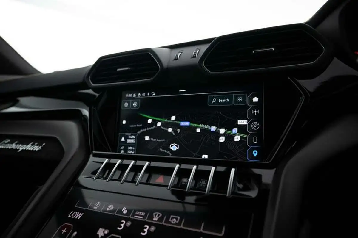 2023-lamborghini-urus-40-no-trim-big-15
