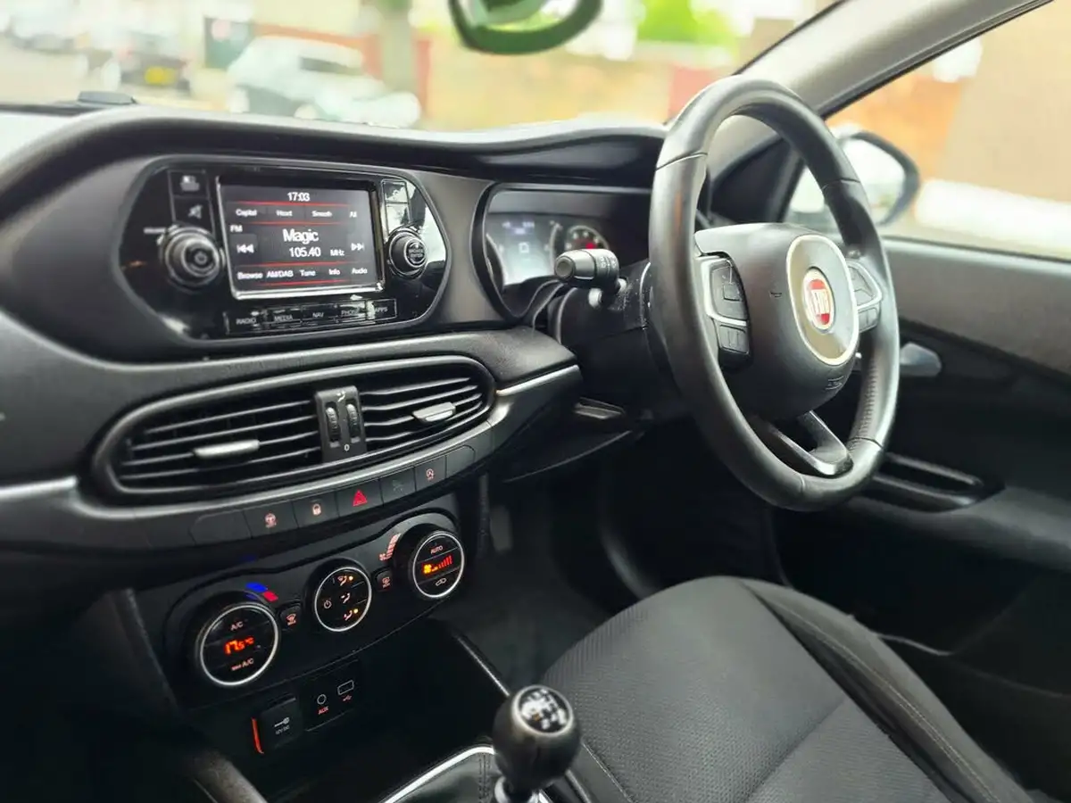 2017-fiat-tipo-14-tjet-lounge-hatchback-big-39