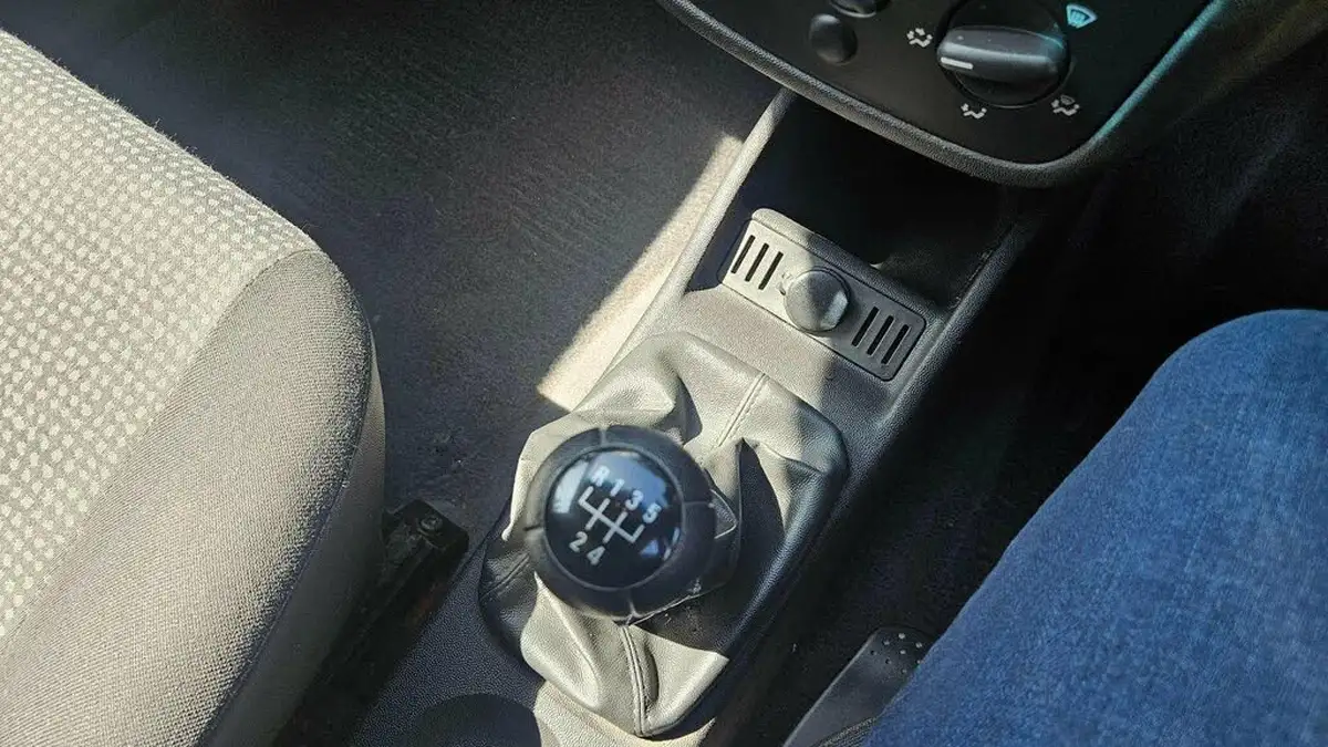 2010-vauxhall-combo-13td-1700-panel-big-20