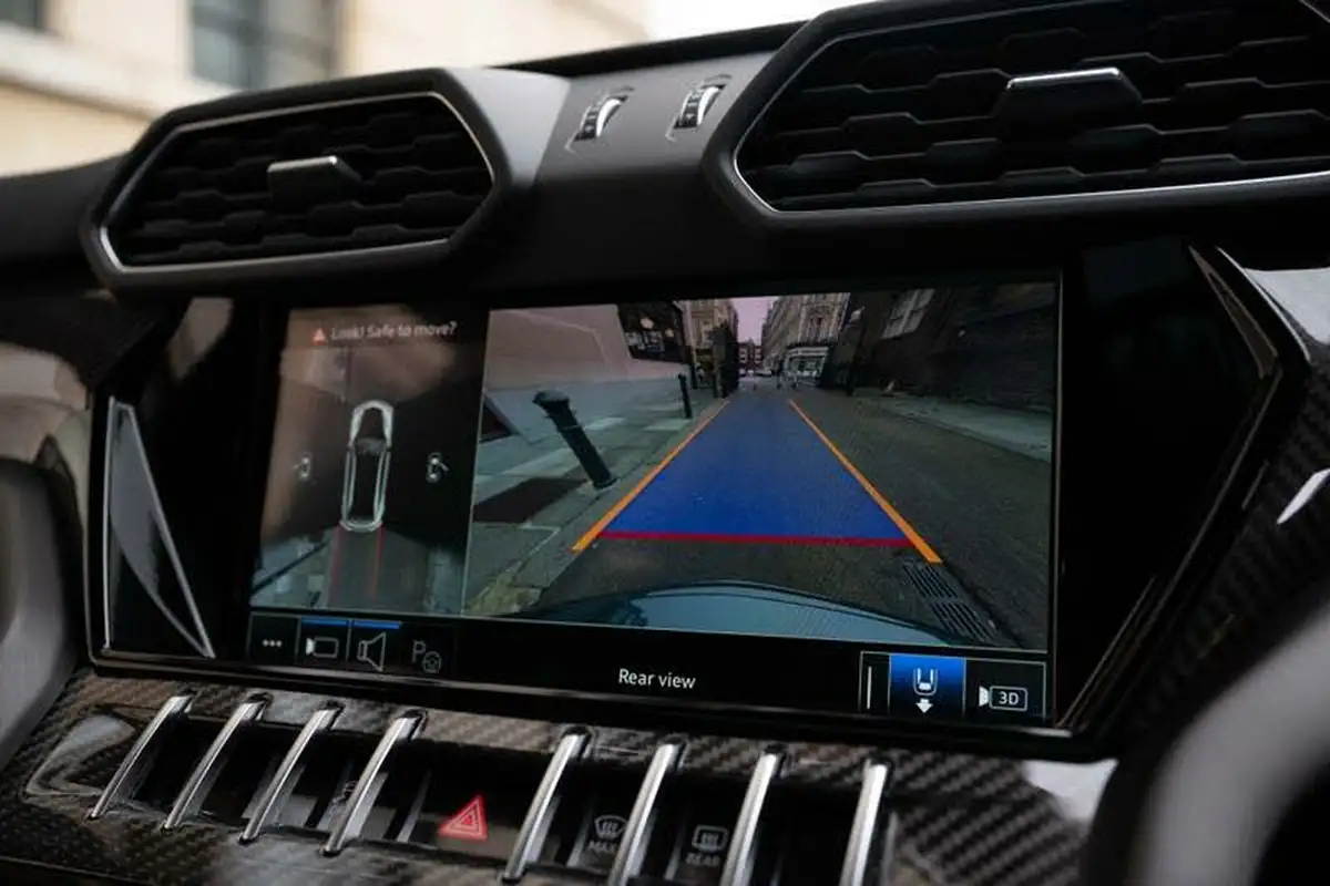 2024-lamborghini-urus-40-no-trim-big-18