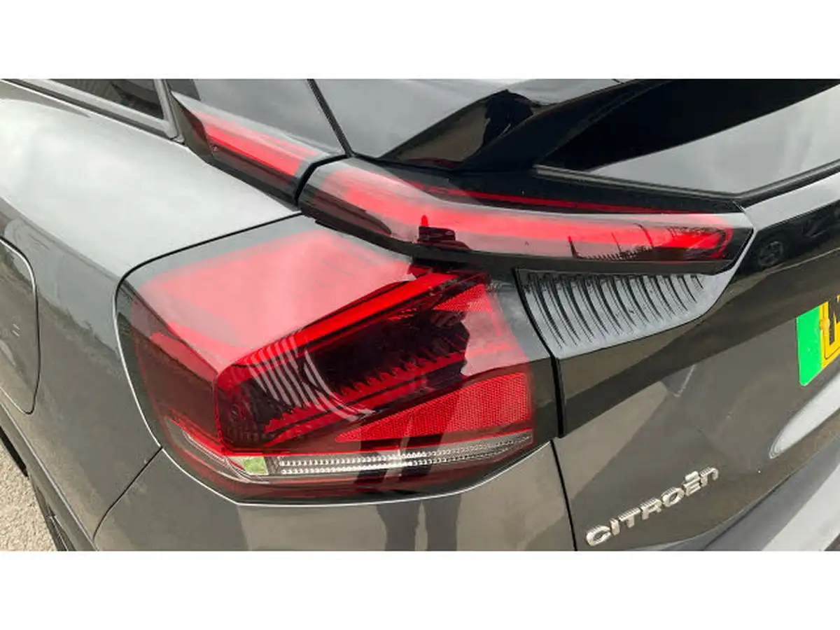 2022-citroen-c4-e-shine-big-32