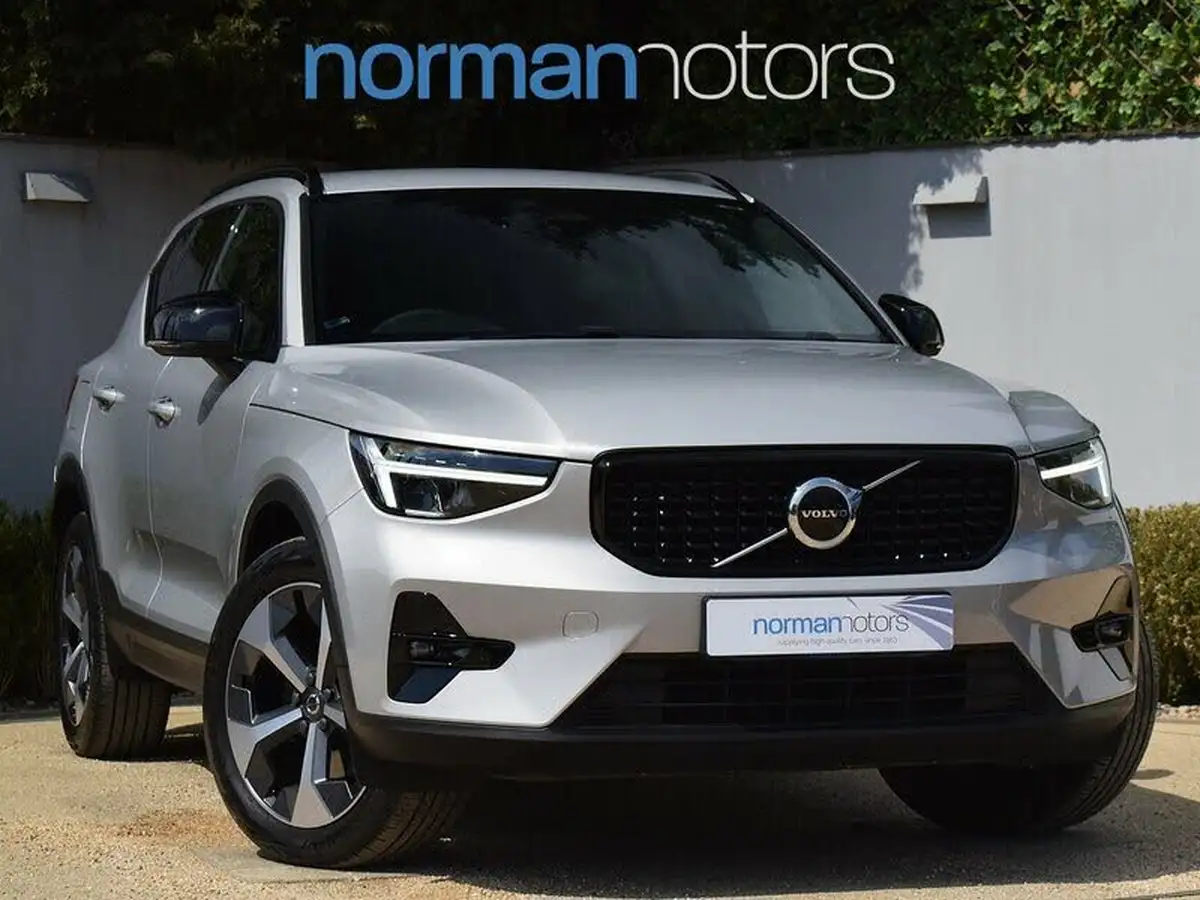 2022-volvo-xc40-20-b4-plus-awd-big-0