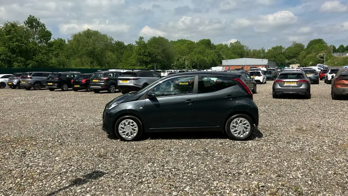 2019-toyota-aygo-10-vvt-i-x-play-tss-x-shift-big-16