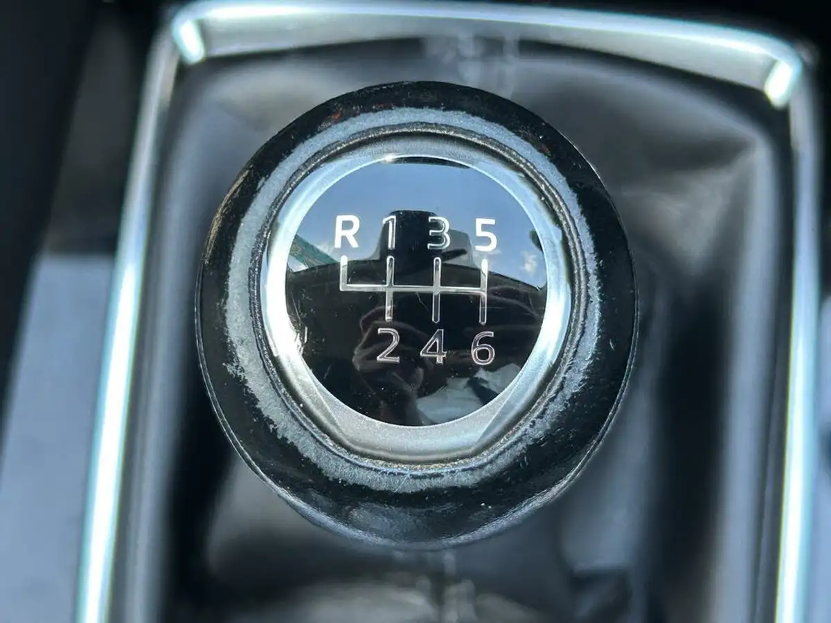 2018-mazda-mazda3-20-sport-nav-120ps-hatchback-5d-big-15