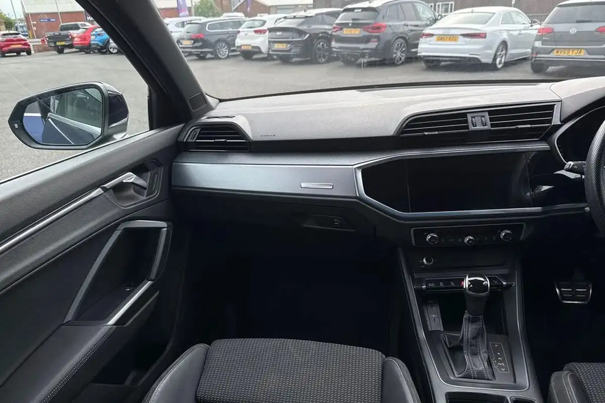 2021-audi-q3-20-35-tdi-s-line-comfort-sound-pack-station-wagon-big-19