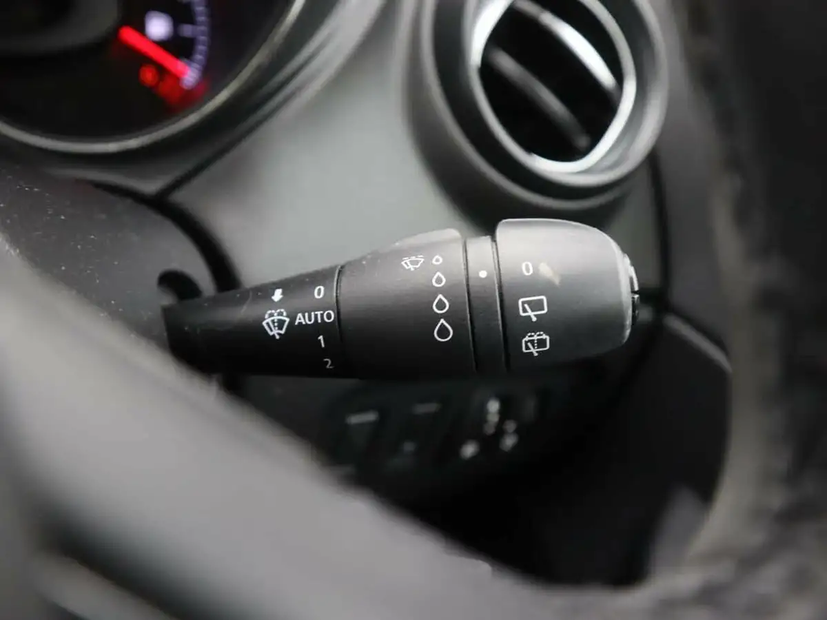 2018-renault-captur-09-tce-iconic-big-26
