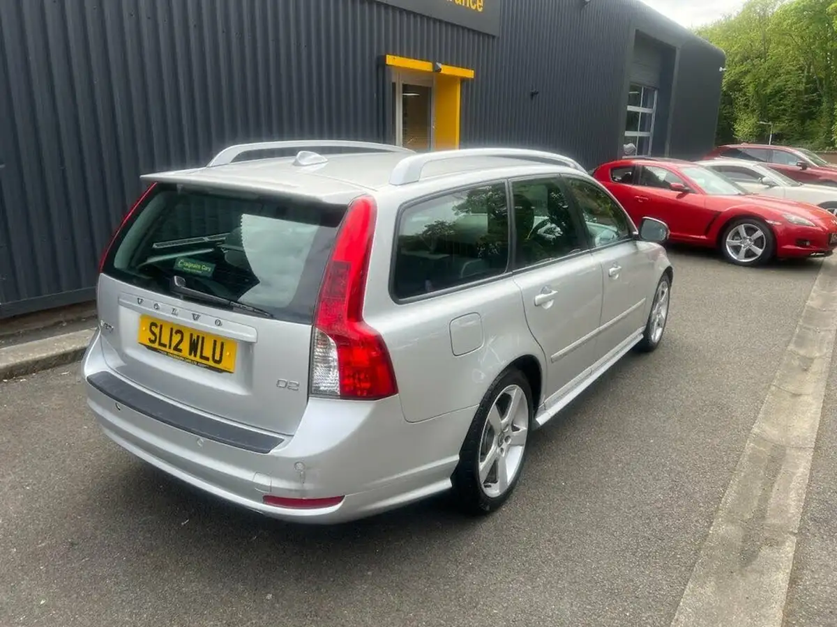 2012-volvo-v50-16td-r-design-115ps-big-3