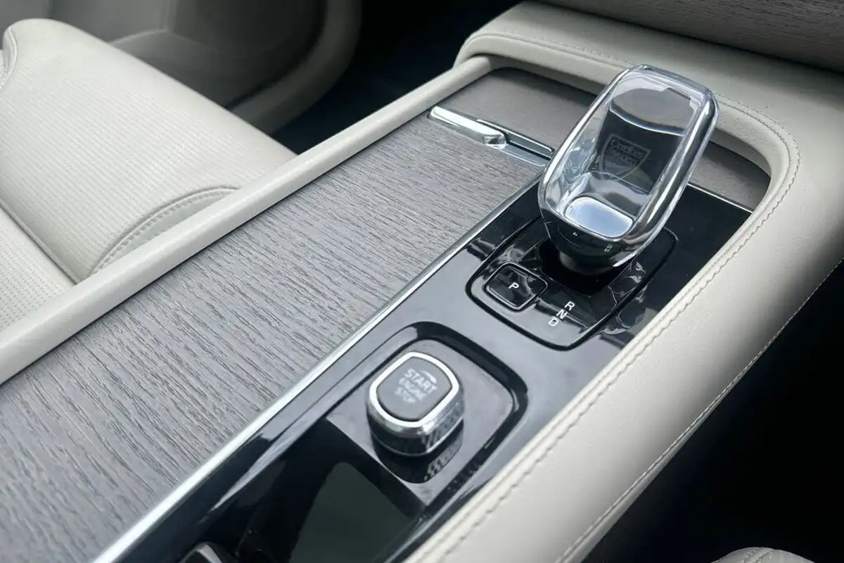 2024-volvo-xc90-20-t8-ultimate-dark-big-12