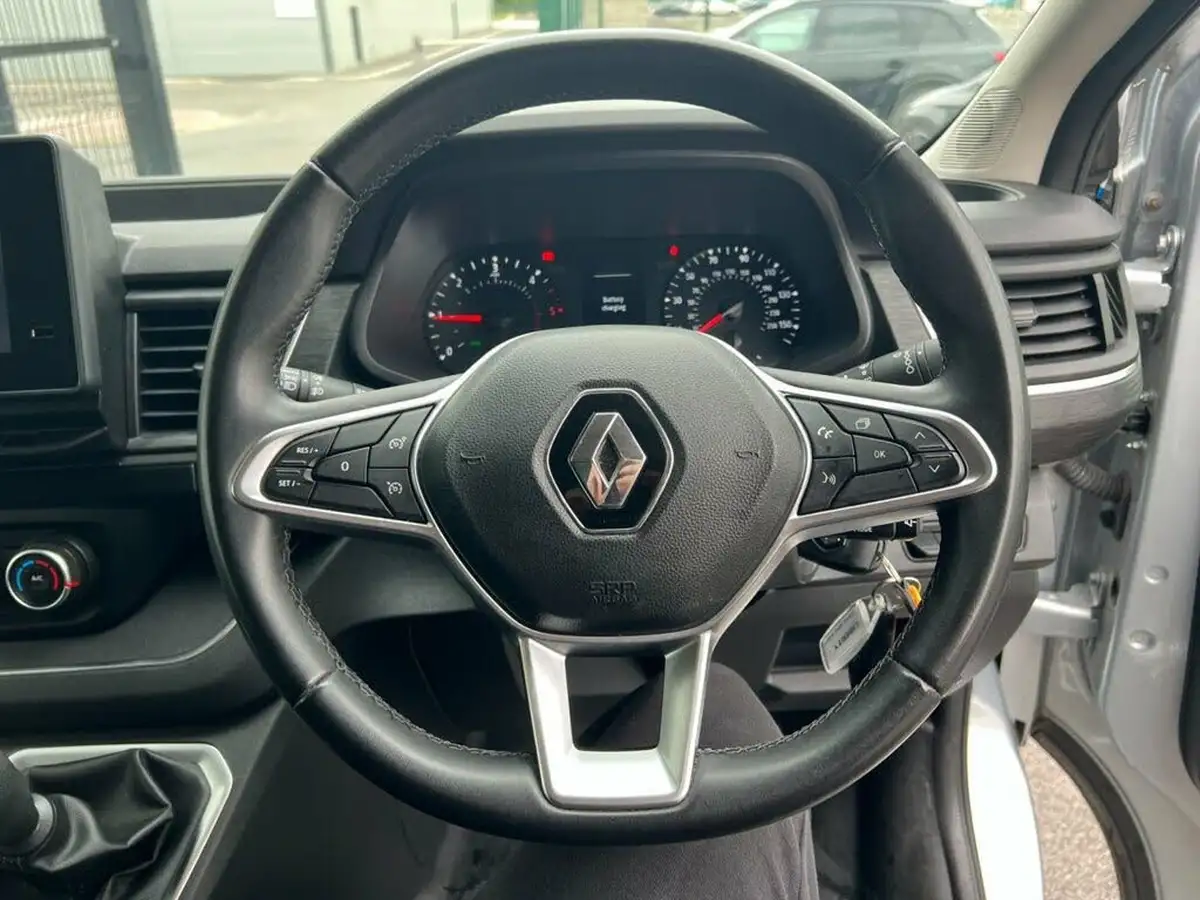 2022-renault-trafic-20dci-ll30-130-sport-big-21