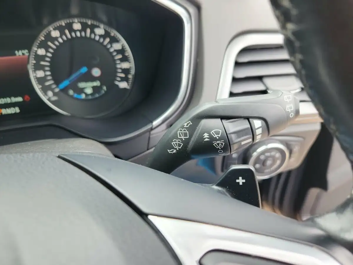 2016-ford-mondeo-big-32