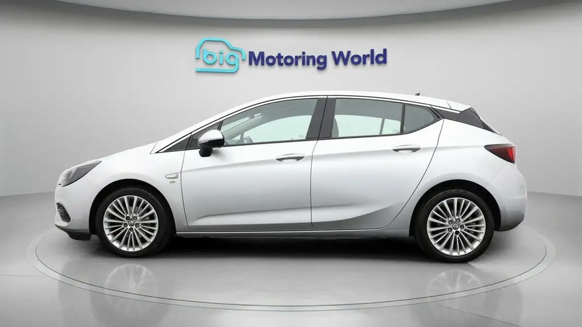2020-vauxhall-astra-12-turbo-elite-nav-big-3