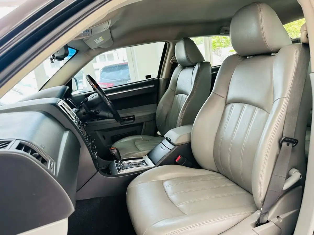 2007-chrysler-300c-30td-saloon-4d-big-28