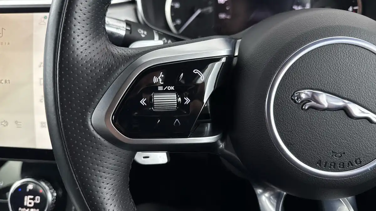 2021-jaguar-f-pace-20-d200-r-dynamic-s-mhev-big-19