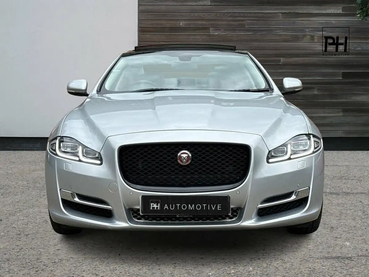 2016-jaguar-xj-series-30td-xj-luxury-swb-saloon-big-9