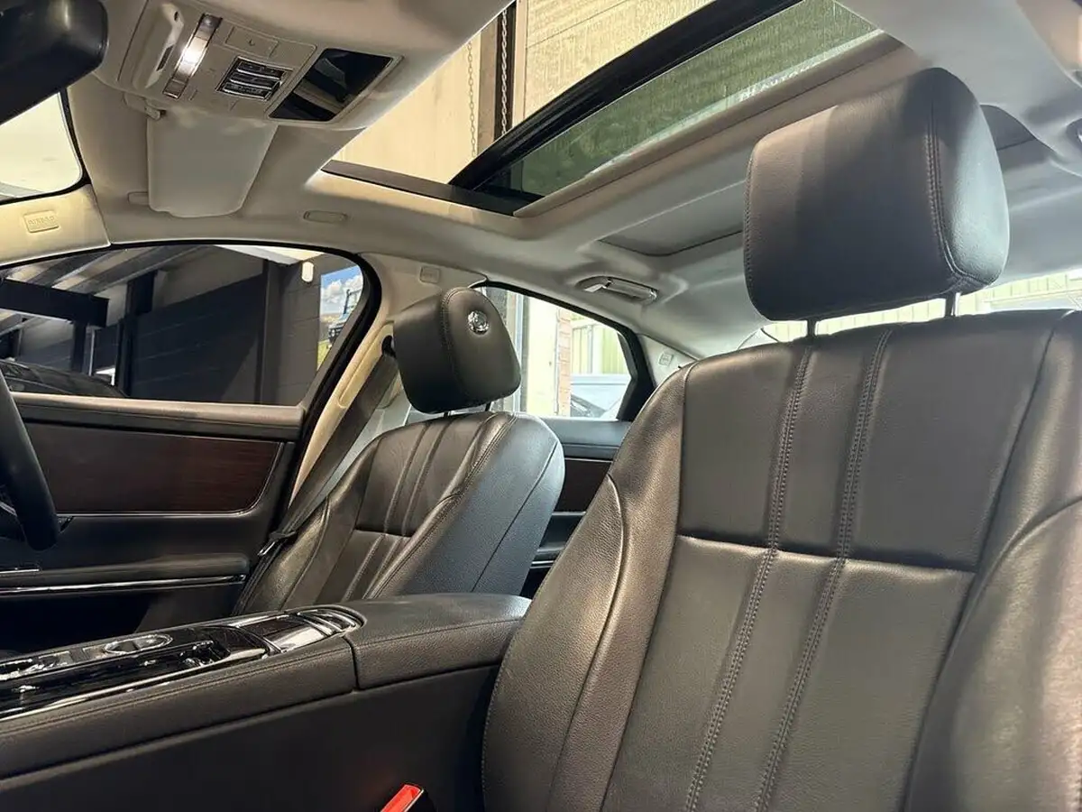 2016-jaguar-xj-series-30td-xj-luxury-swb-saloon-big-33