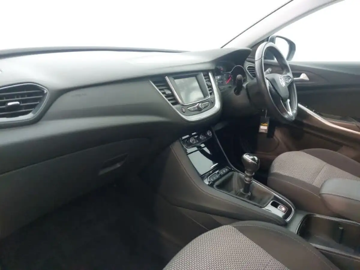 2019-vauxhall-grandland-x-12-se-ss-big-4