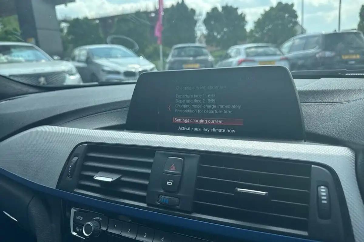 2018-bmw-3-series-20-330e-m-sport-big-15