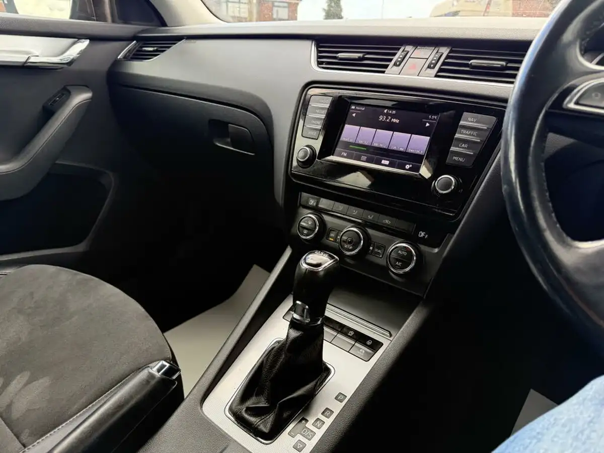 2013-skoda-octavia-14-elegance-140ps-estate-1395cc-big-41