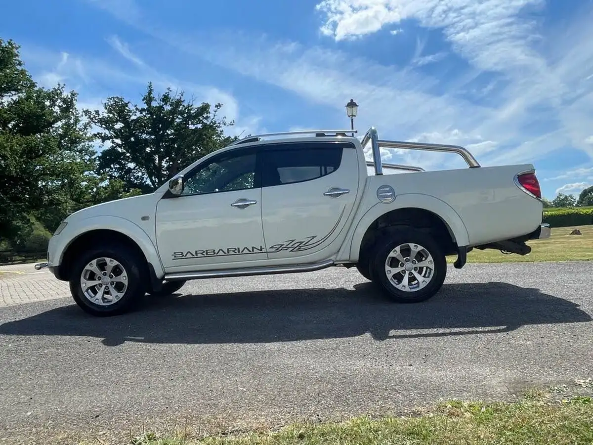 2011-mitsubishi-l200-25td-barbarian-auto-big-6