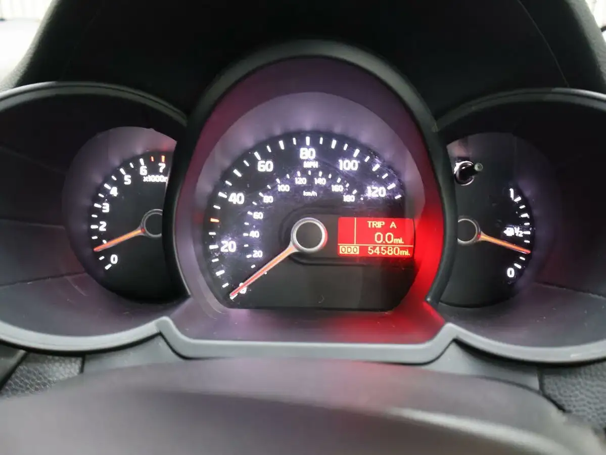 2013-kia-picanto-10-city-big-19