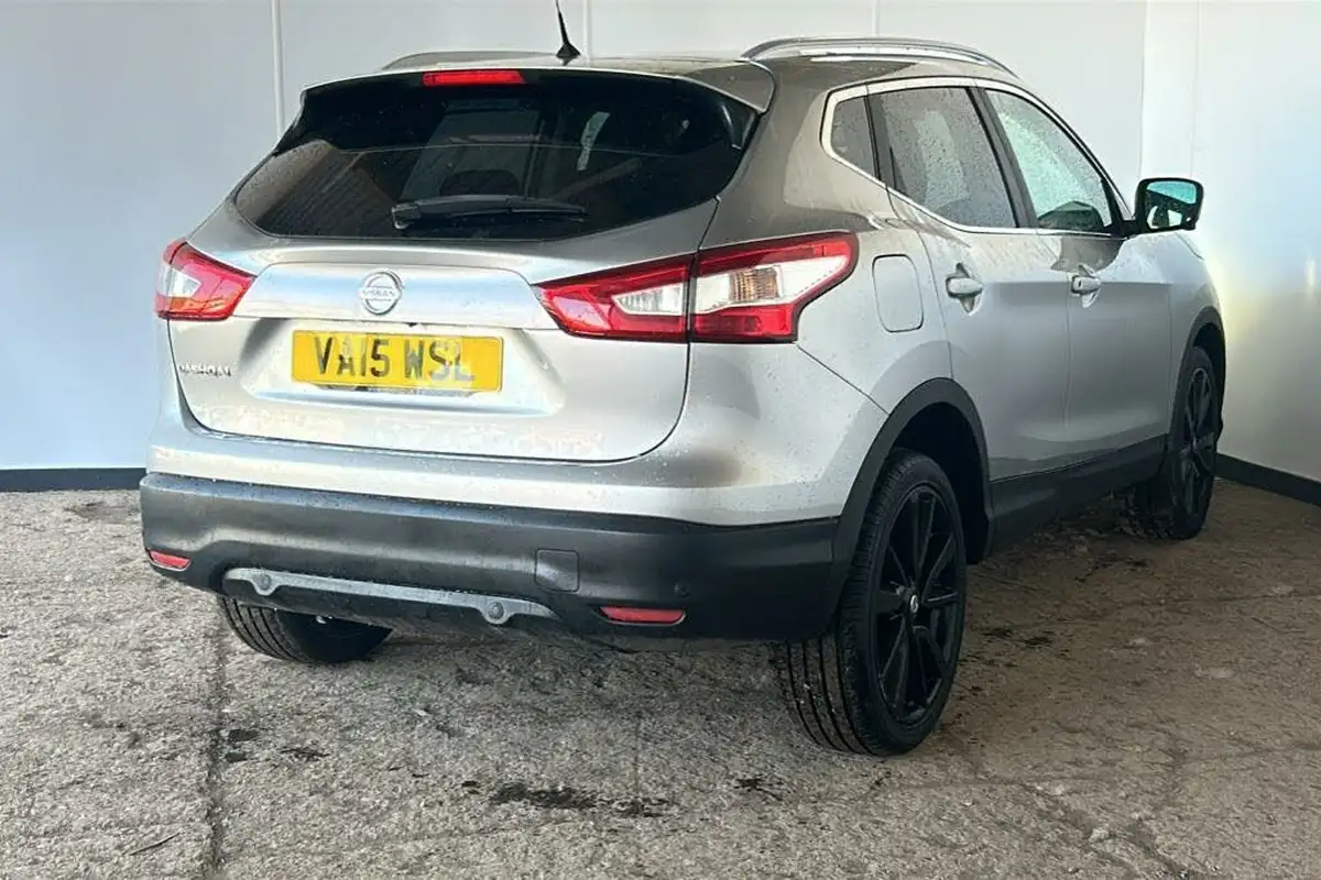 2015-nissan-qashqai-16-tekna-big-3