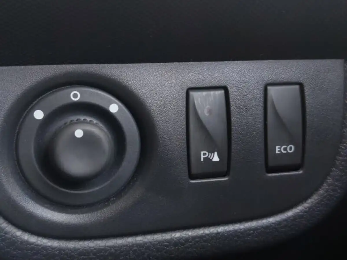 2013-dacia-sandero-stepway-09-laureate-big-10