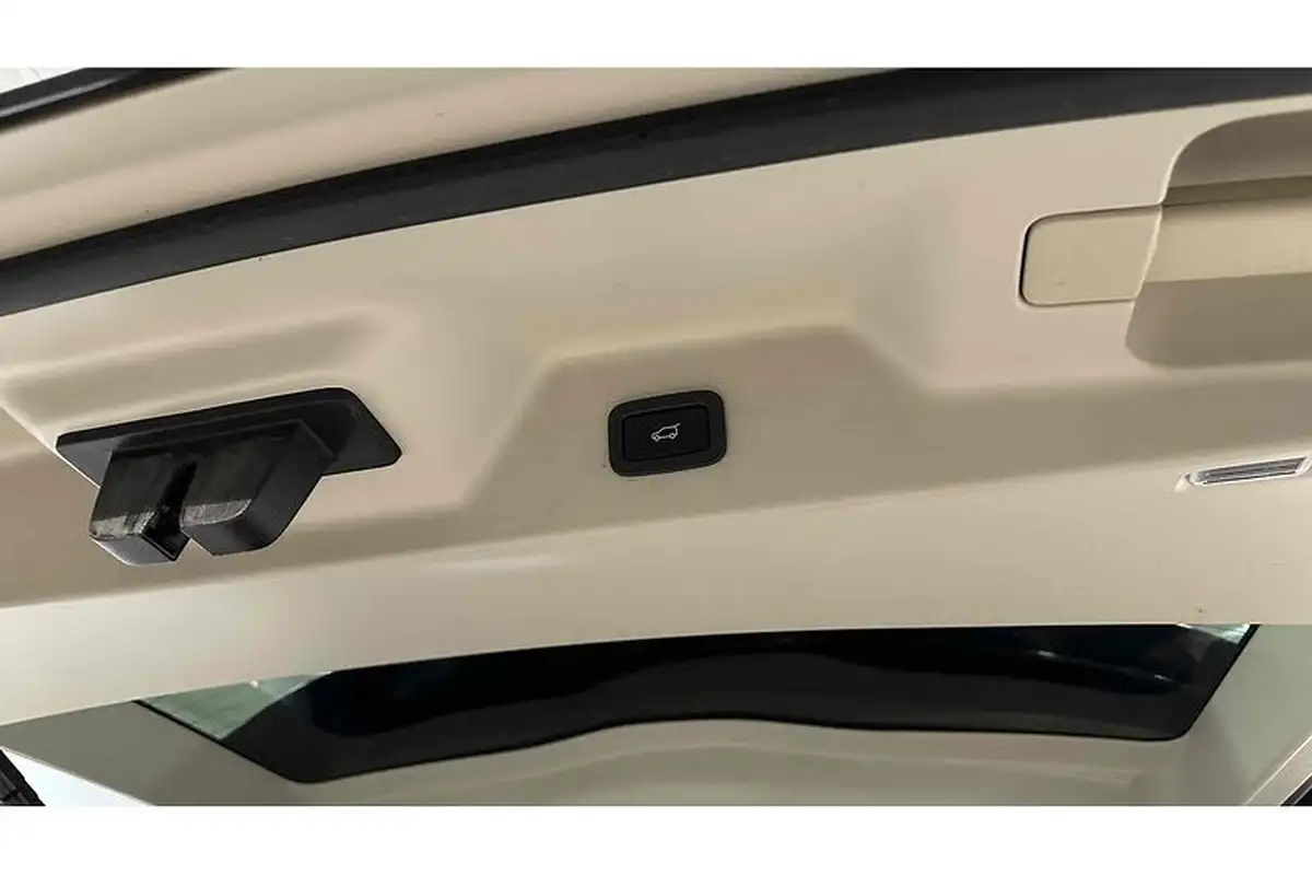 2019-land-rover-range-rover-30-sd-v6-vogue-big-67