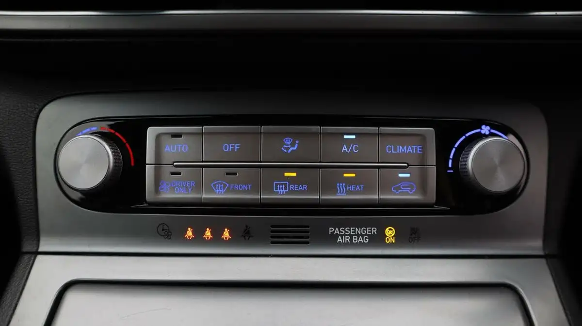 2021-hyundai-kona-e-ultimate-big-12