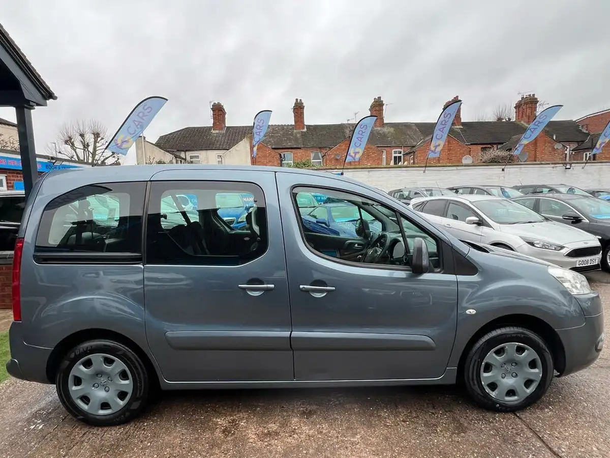 2012-peugeot-partner-16td-tepee-s-92-big-38