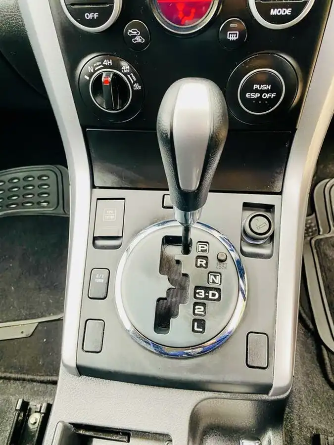 2010-suzuki-grand-vitara-24-sz4-3d-auto-big-11