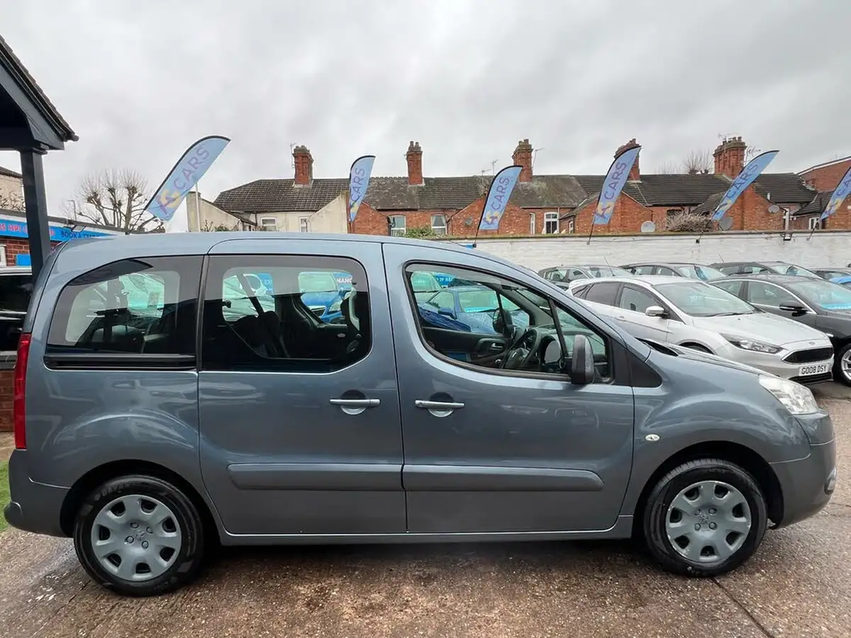 2012-peugeot-partner-16td-tepee-s-92-big-10