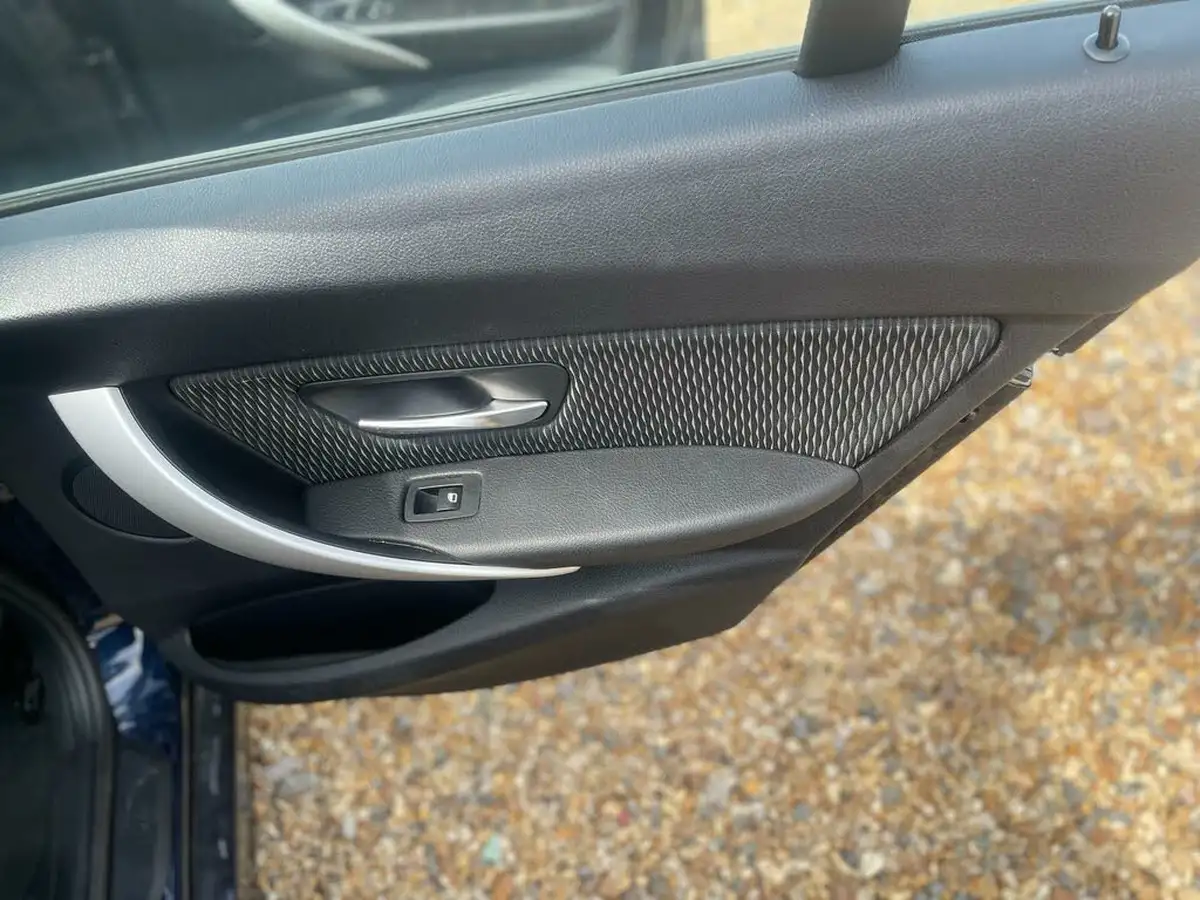 2012-bmw-3-series-20td-320d-se-184bhp-ss-touring-5d-big-24