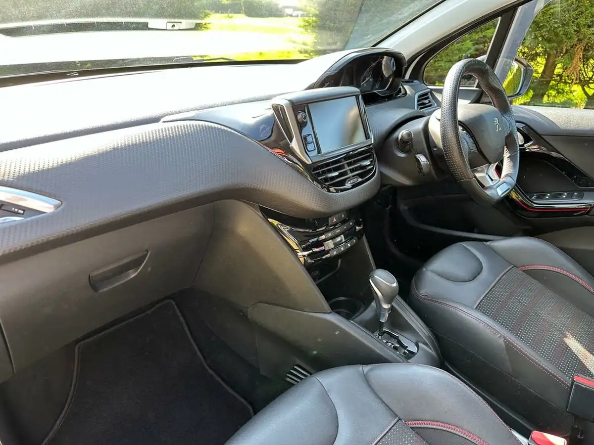 2017-peugeot-208-12-puretech-gt-line-5d-eat6-big-22