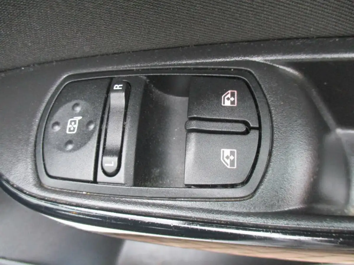 2019-vauxhall-corsa-14i-griffin-75ps-5d-big-37