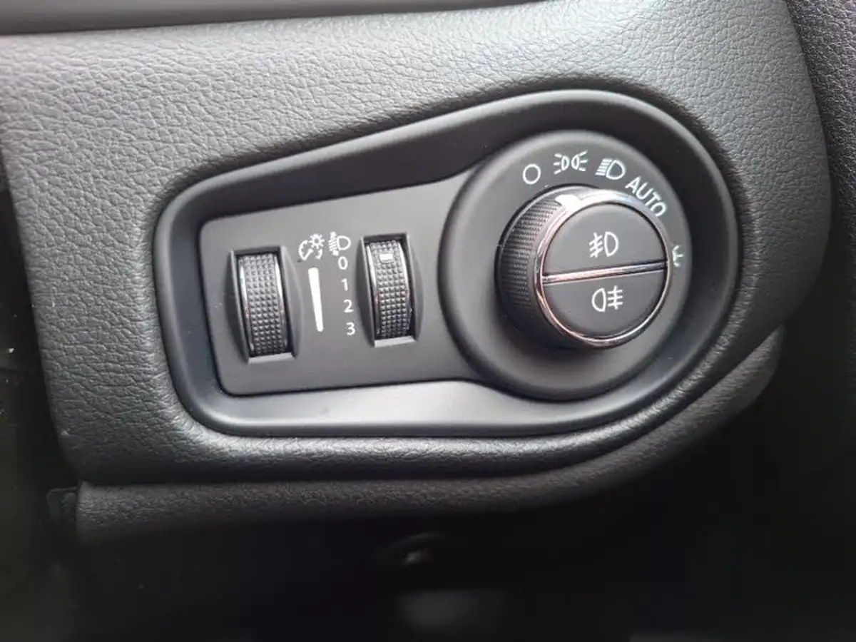 2024-jeep-renegade-13-gse-trailhawk-big-15