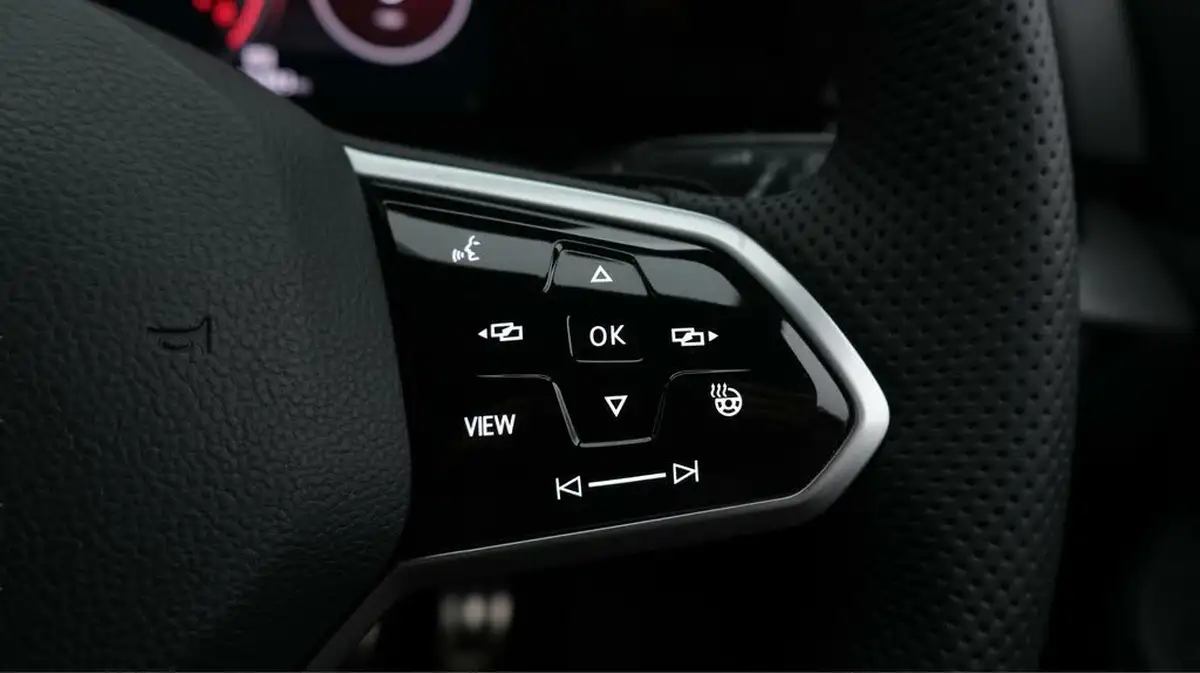 2022-volkswagen-golf-20-tsi-gti-dsg-big-26