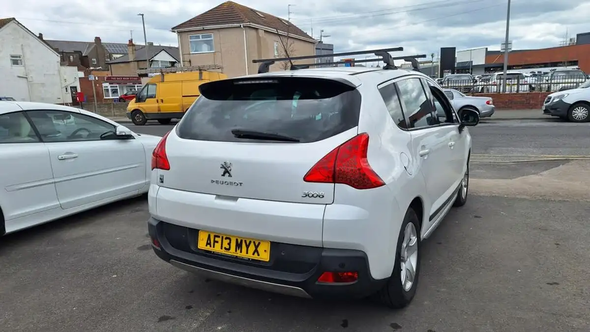 2013-peugeot-3008-crossover-20e-hdi-hybrid4-sr-big-3