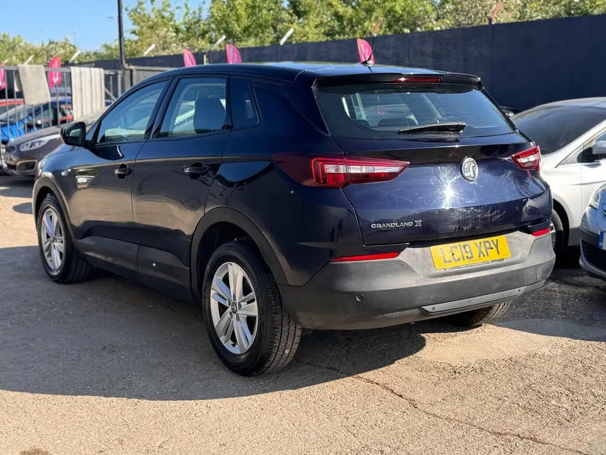 2019-vauxhall-grandland-x-12-se-ss-big-3
