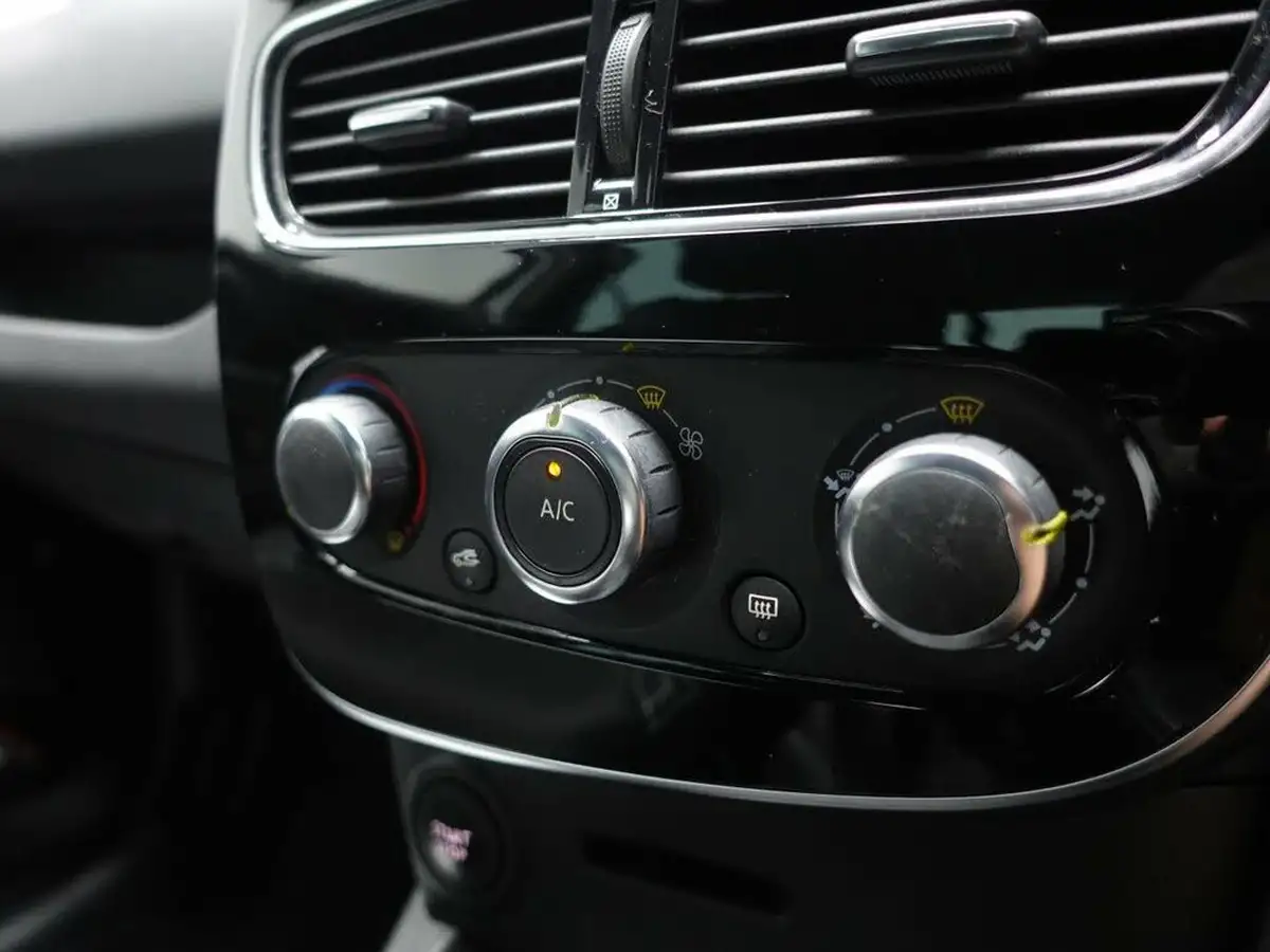 2019-renault-clio-09-tce-iconic-90ps-big-26