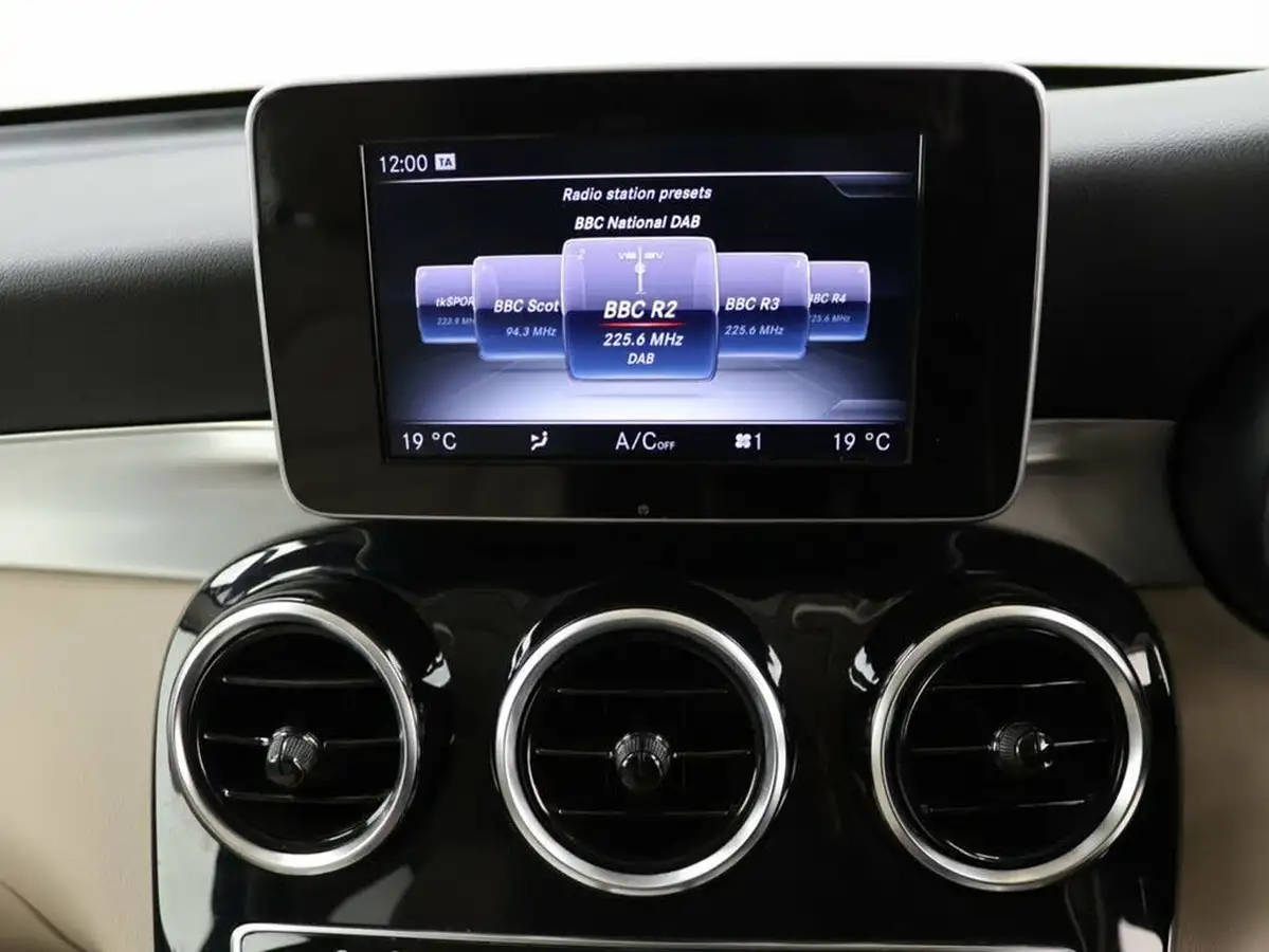 2017-mercedes-benz-glc-class-21d-glc250d-sport-ss-coupe-4d-big-12