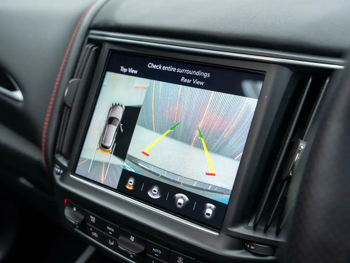 2020-maserati-levante-30-gransport-big-5
